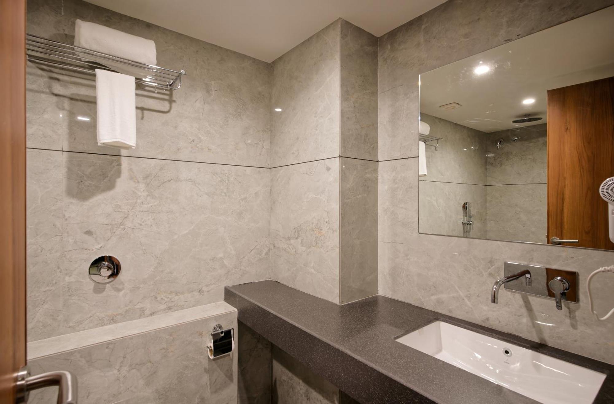 Plenteous Inn Ahmedabad Luaran gambar