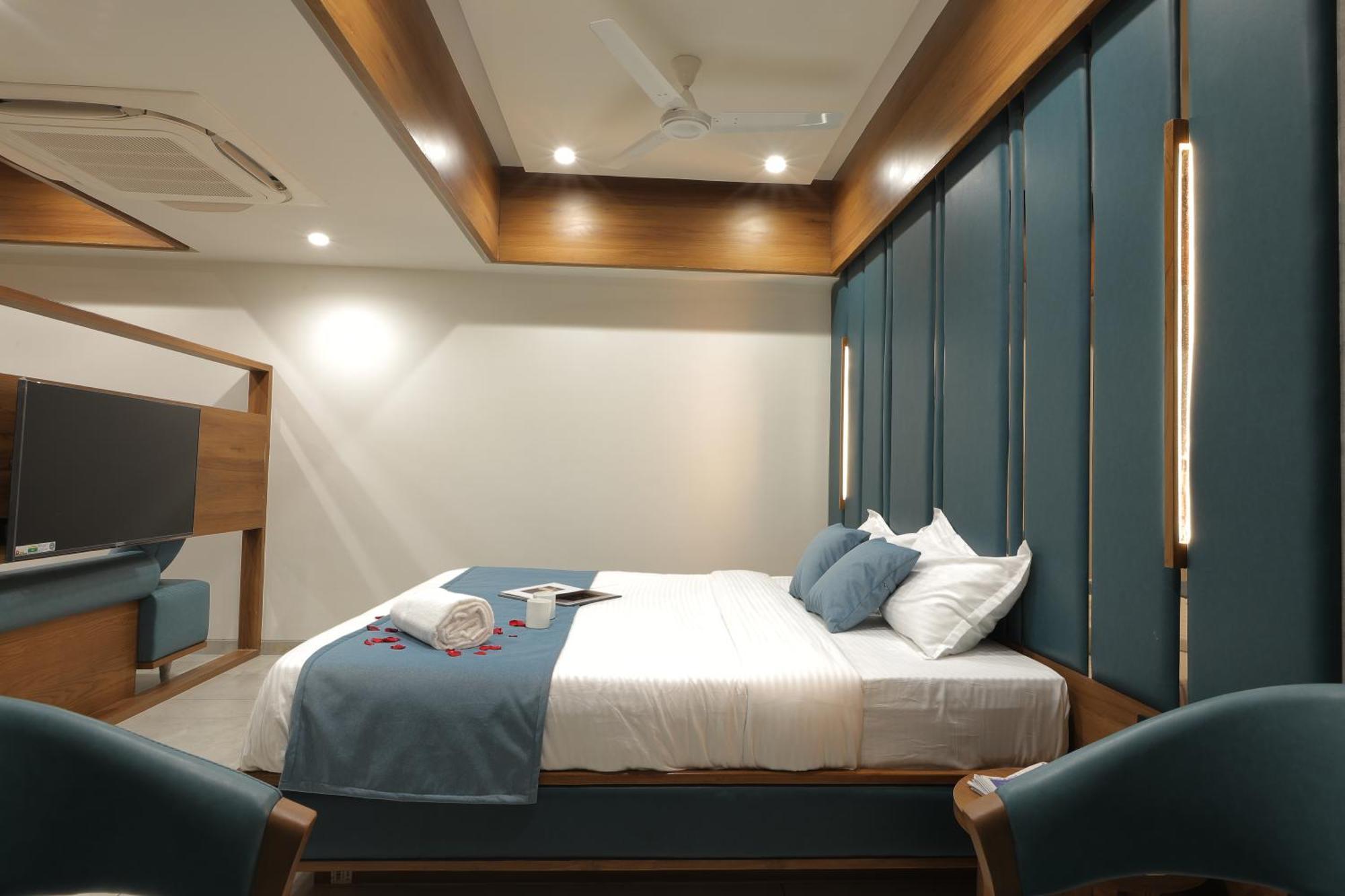 Plenteous Inn Ahmedabad Luaran gambar