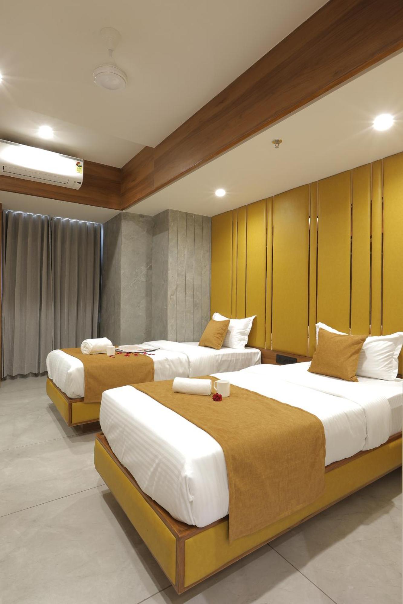 Plenteous Inn Ahmedabad Luaran gambar