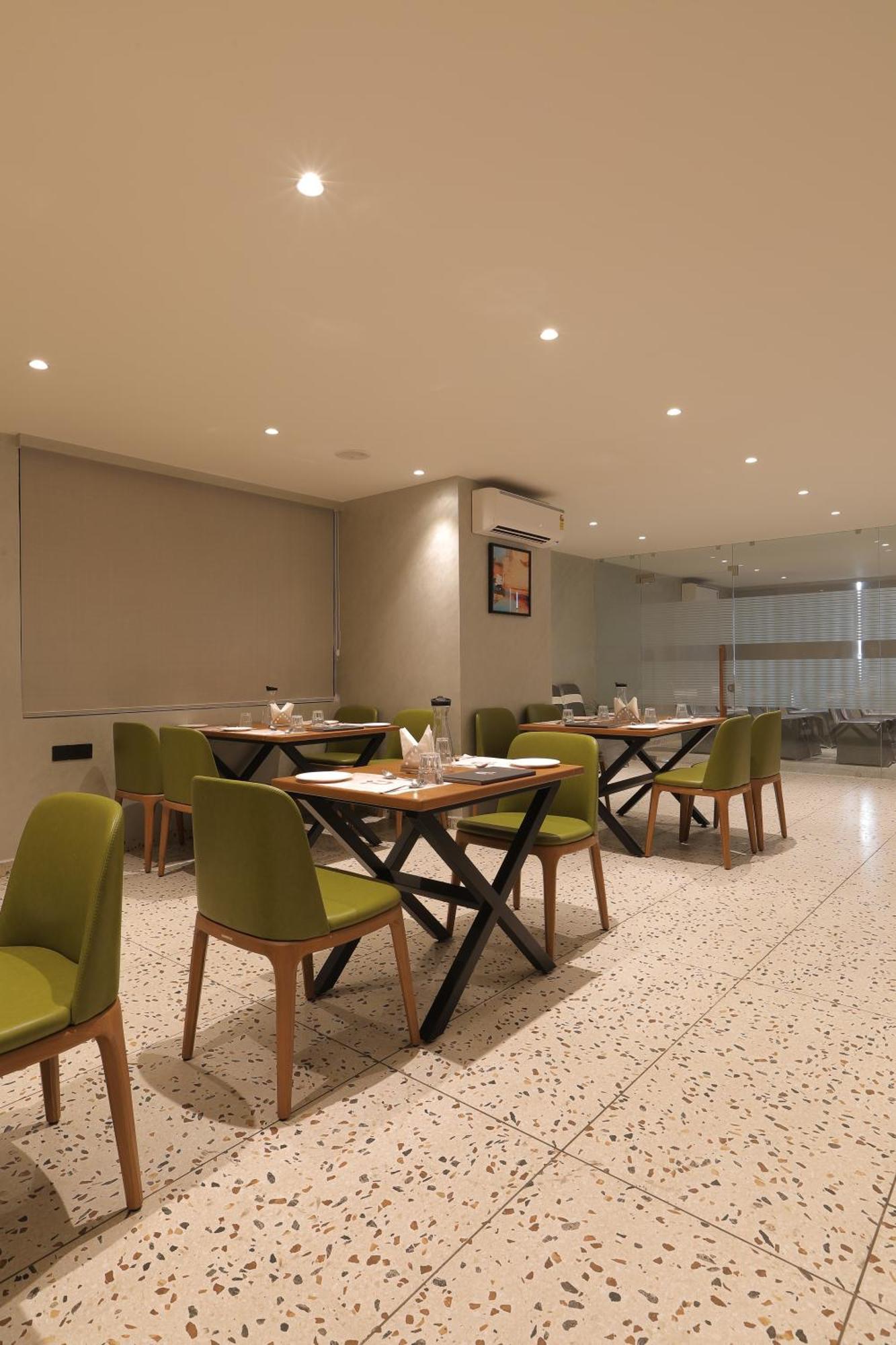Plenteous Inn Ahmedabad Luaran gambar