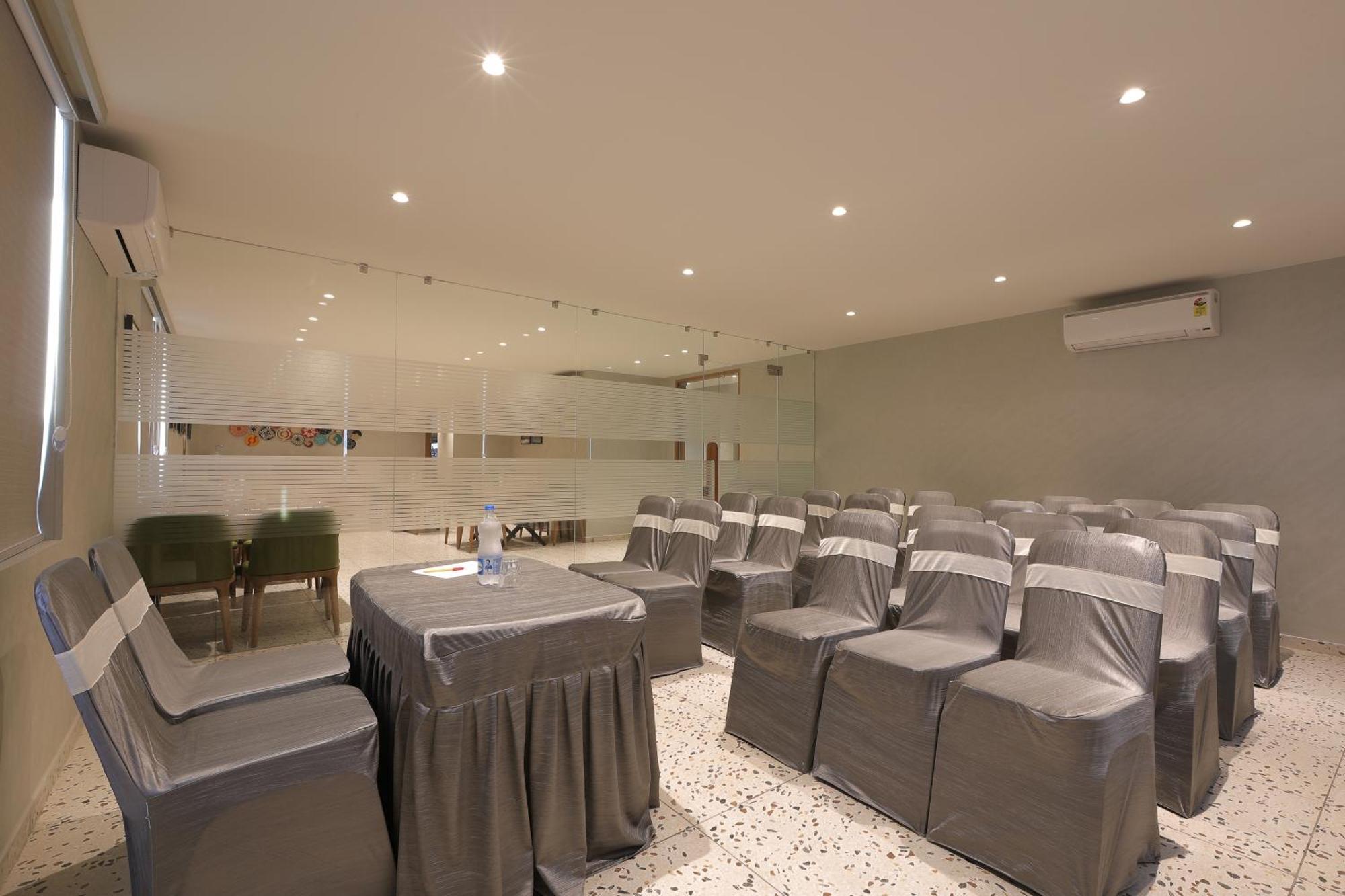 Plenteous Inn Ahmedabad Luaran gambar