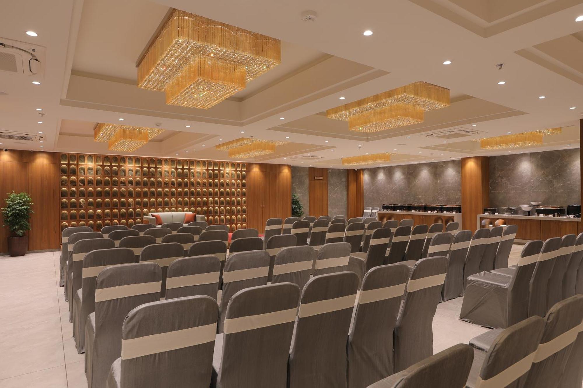 Plenteous Inn Ahmedabad Luaran gambar