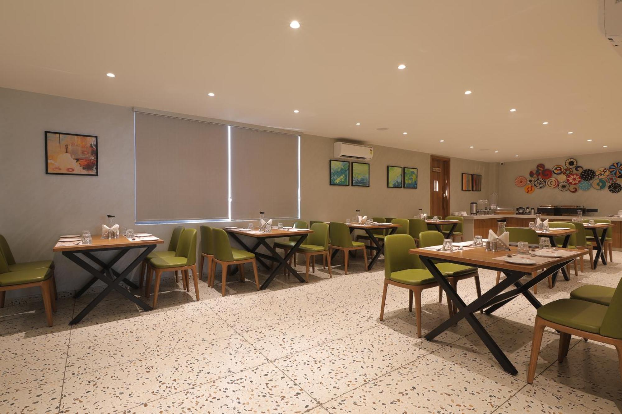 Plenteous Inn Ahmedabad Luaran gambar