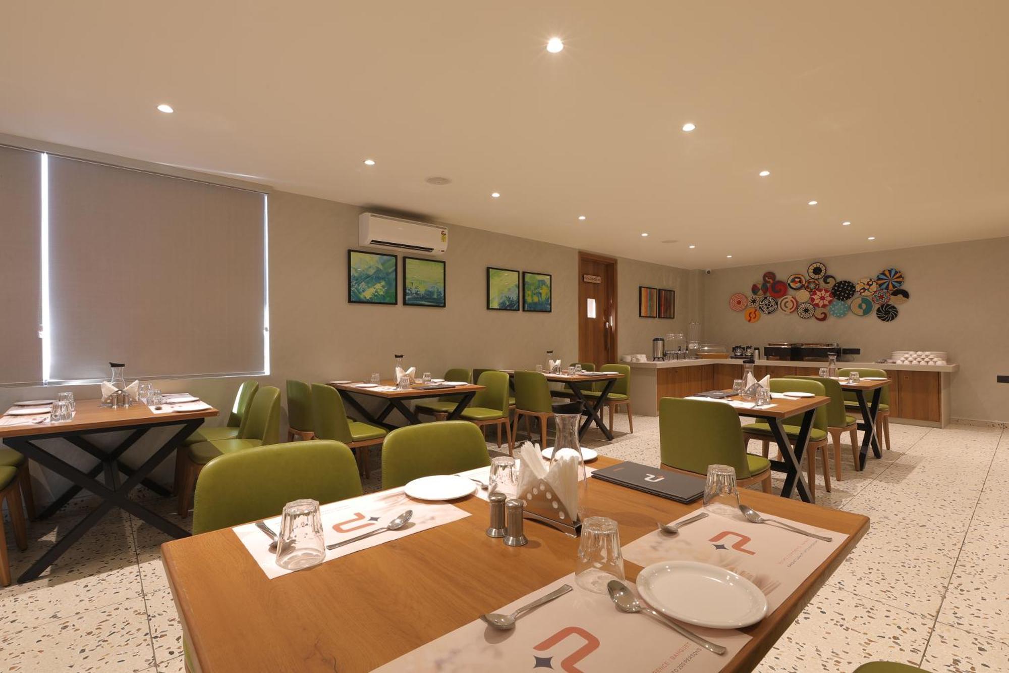 Plenteous Inn Ahmedabad Luaran gambar