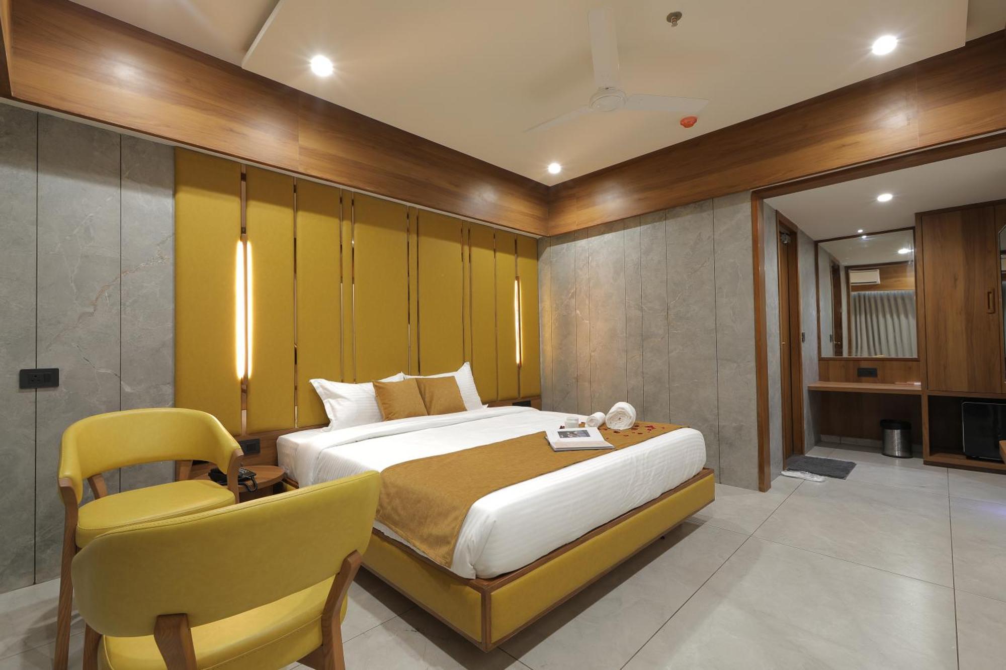 Plenteous Inn Ahmedabad Luaran gambar