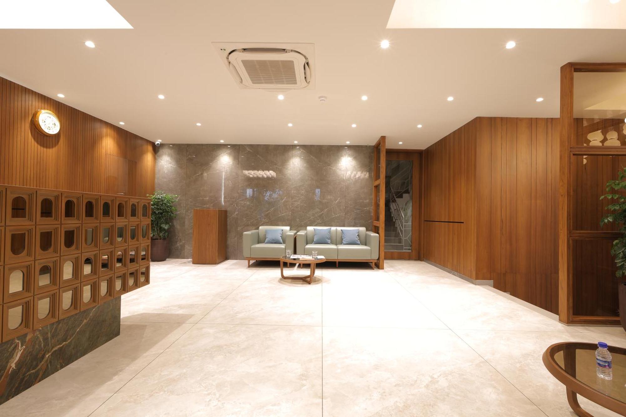 Plenteous Inn Ahmedabad Luaran gambar