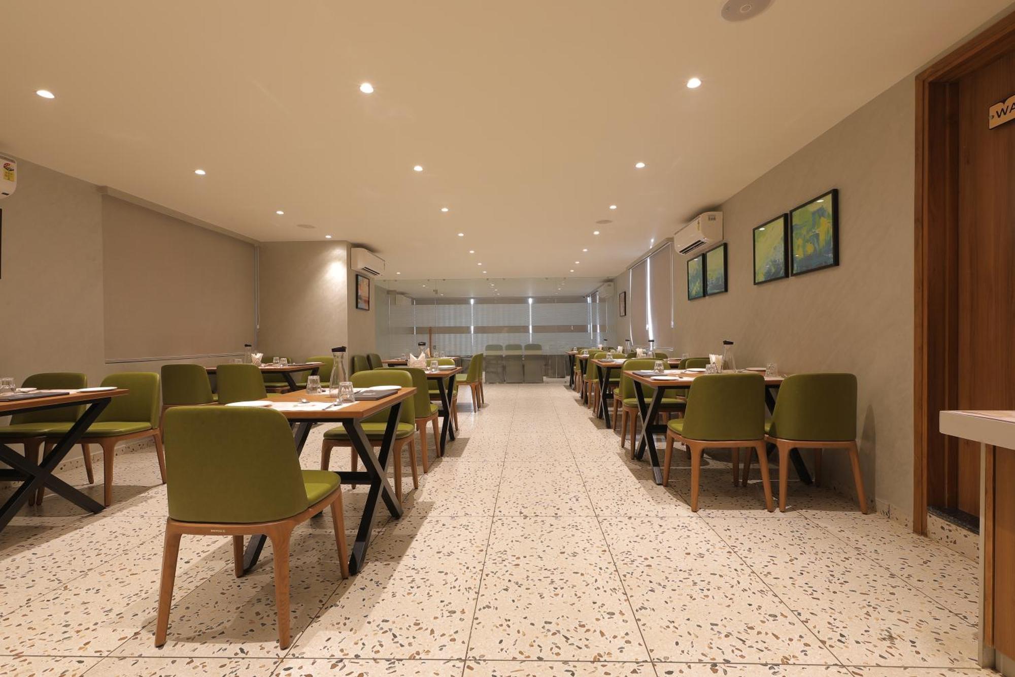 Plenteous Inn Ahmedabad Luaran gambar