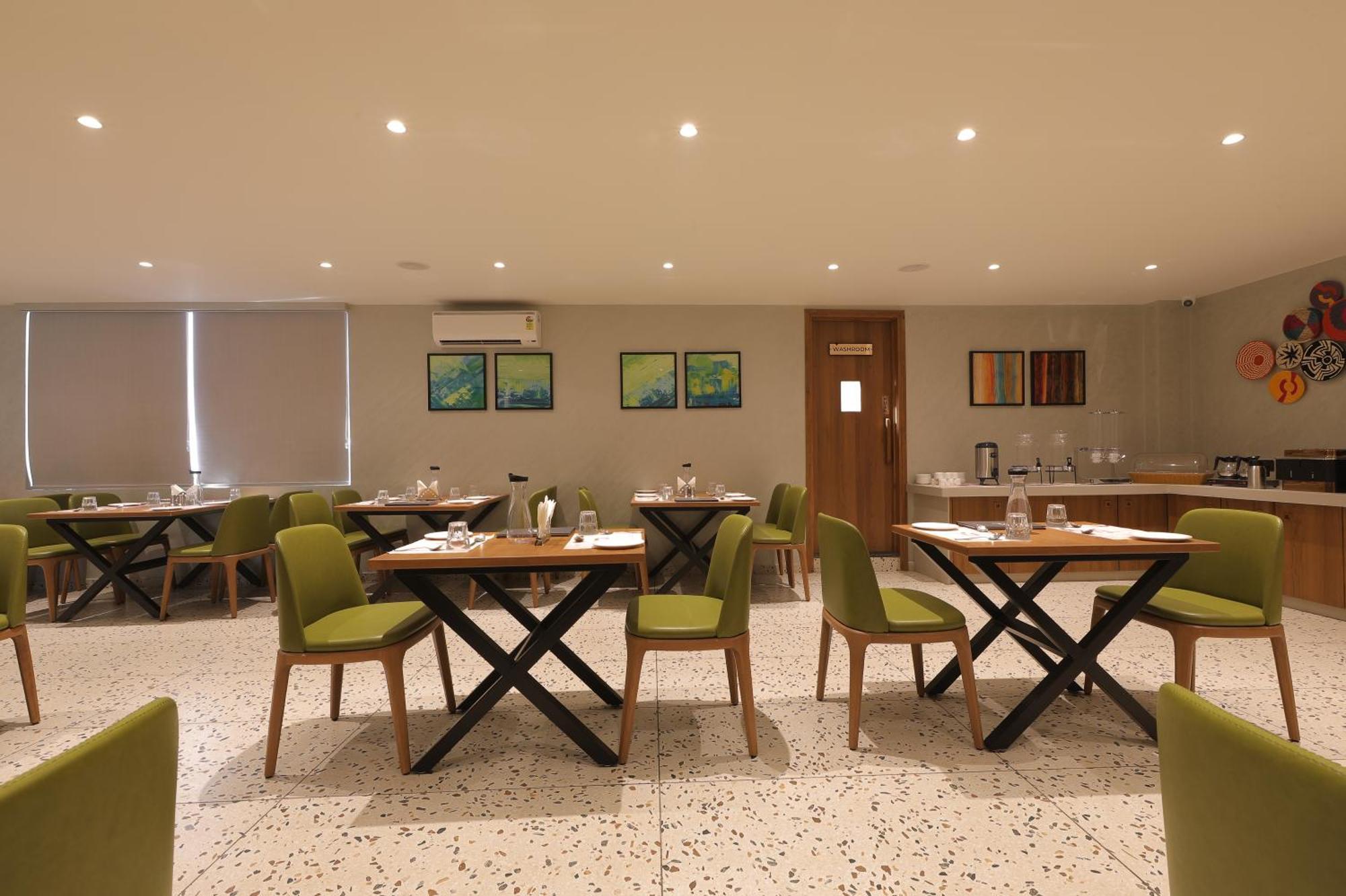 Plenteous Inn Ahmedabad Luaran gambar