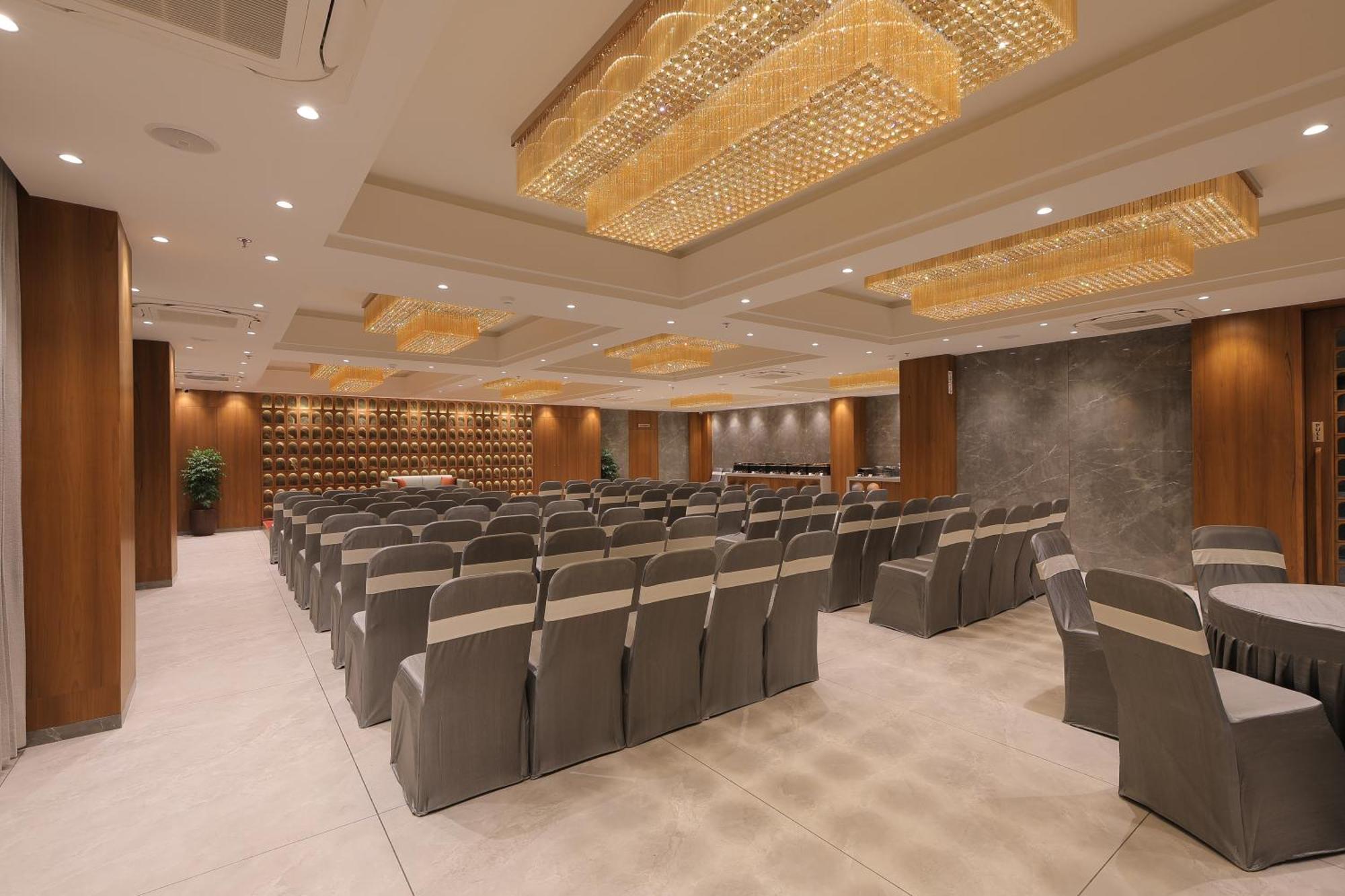 Plenteous Inn Ahmedabad Luaran gambar