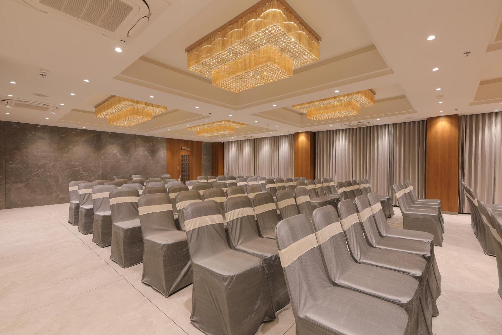 Plenteous Inn Ahmedabad Luaran gambar